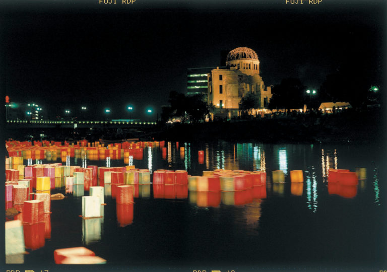 Lanternes-flottantes-messages-paix-hiroshima-japon-voyage-circuit-sejour